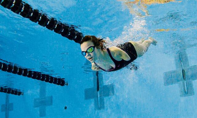 Valley freshman Sidnie Shirey won’t let disability keep her from swimming, inspiring others<span class="headline-video">Video <i class="fa-solid fa-circle-play"></i></span>