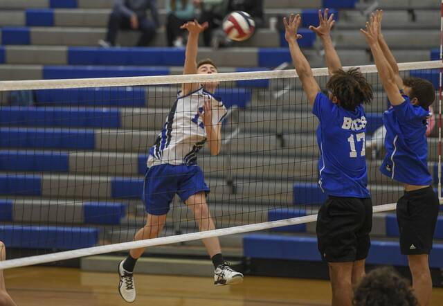 Hempfield boys volleyball rolling into 2nd half of regular season