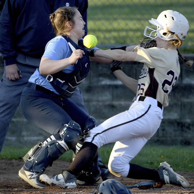 Highlands knocks off Burrell, heating up race for section softball title