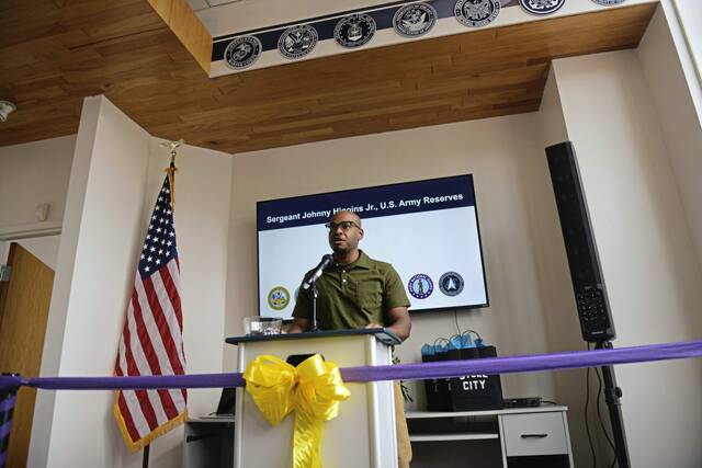 5009299_web1_PTR-ArmedForcesCenter304-050322