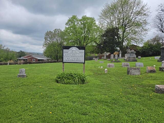 5012575_web1_php-cemeteryvolunteer-051222.jpg2