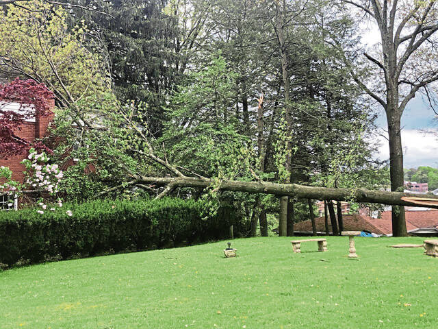 5016022_web1_Greensburg-house-damaged