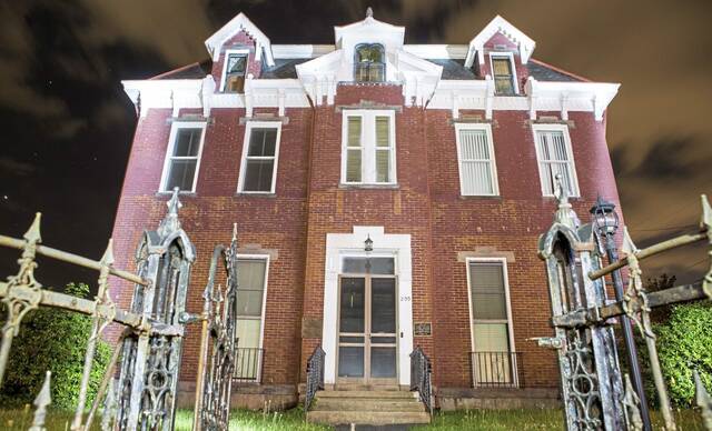 5019614_web1_ttm-dis-br-samuelmansion-073116