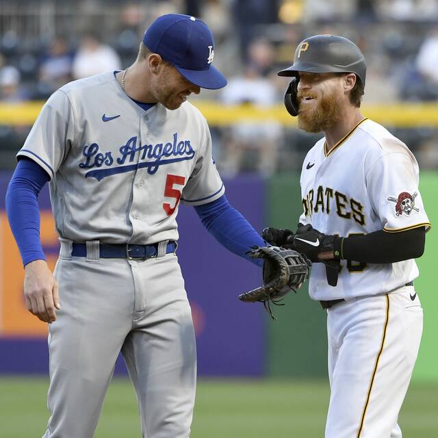 5032768_web1_ptr-BucsDodgers09-051022
