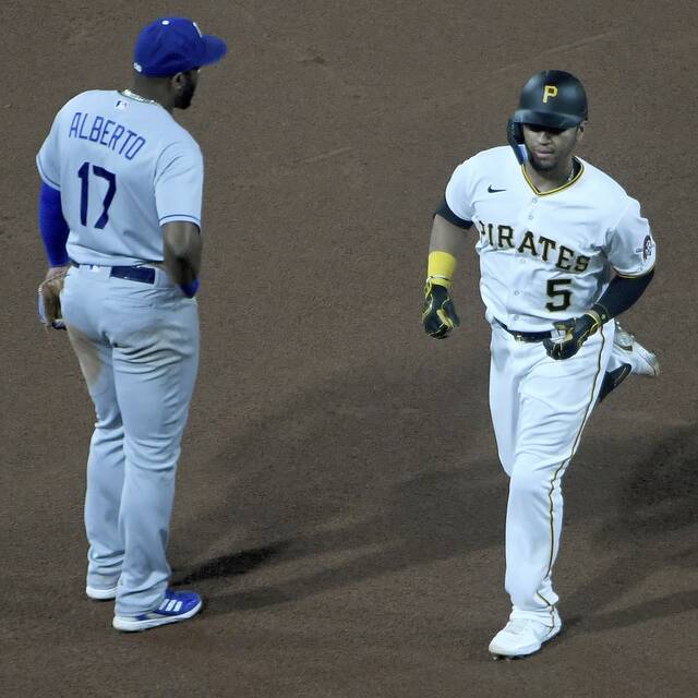 5032768_web1_ptr-BucsDodgers11-051022