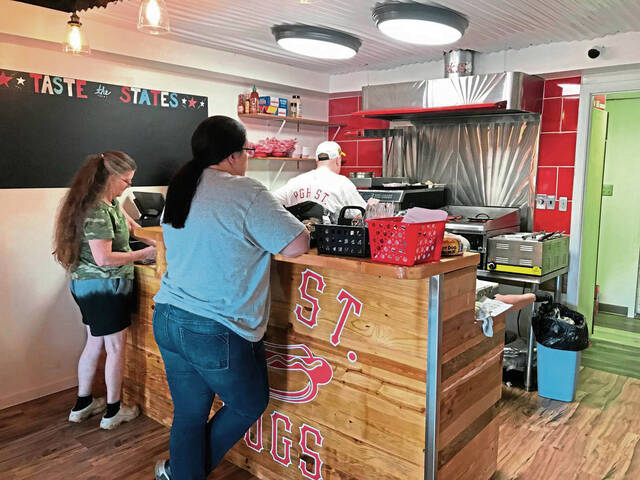 5050093_web1_vnd-hotdogopen-0514222