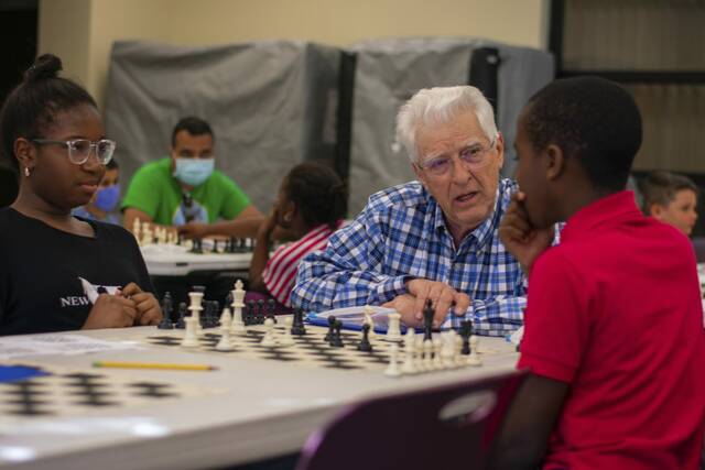 5056027_web1_gtr-lo-chessclass5-051122 5056027_web1_gtr-lo-chessclass5-051122
