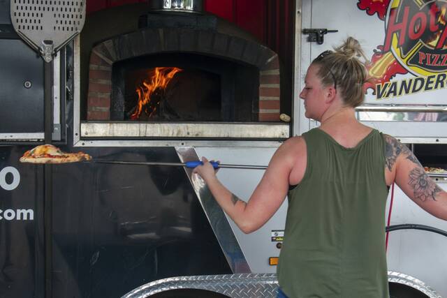 5074723_web1_lbfoodtrucks3-052222