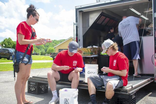 5074723_web1_lbfoodtrucks5-052222