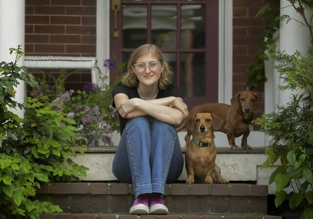 5077697_web1_Her-AutisticArtist2-060222 5077697_web1_Her-AutisticArtist2-060222