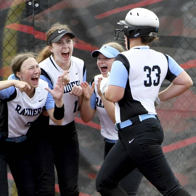 ‘Underdog’ Seneca Valley rolls past Hempfield into Class 6A WPIAL finals