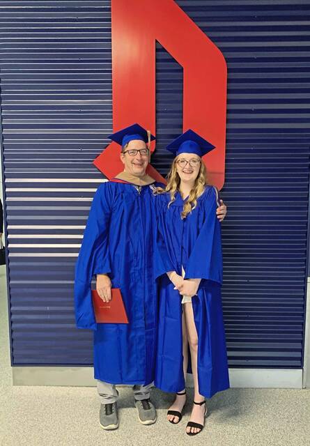 5089217_web1_php-familygraduation-060222