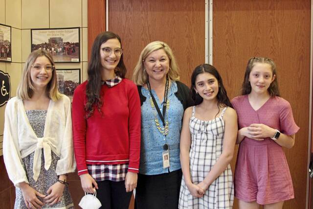 5090781_web1_SEW-lo-QVstudentAwards2-060222
