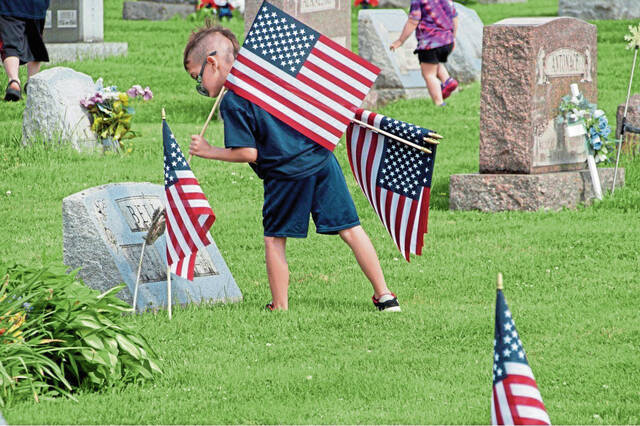 5097313_web1_vnd-DeerCreekFlags-052222