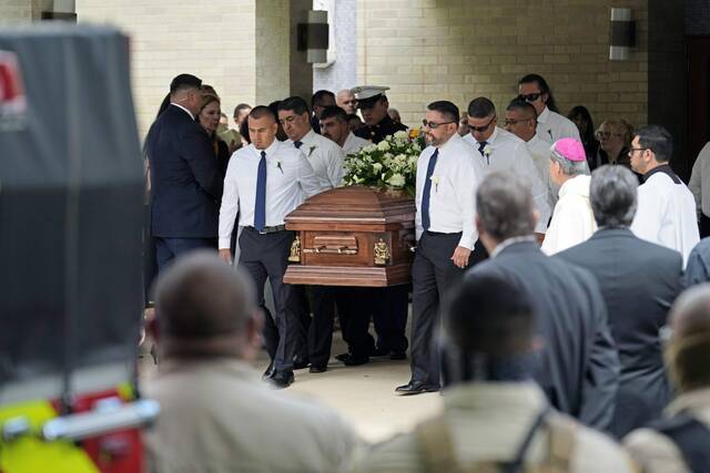 5108900_web1_ptr-uvaldefuneral-060222