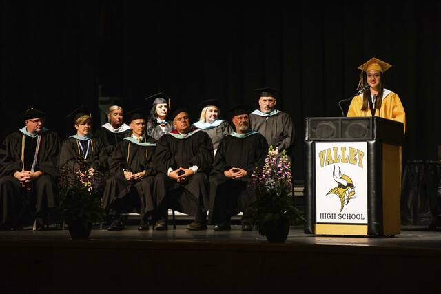 5112209_web1_vnd-valleygrads6-060322