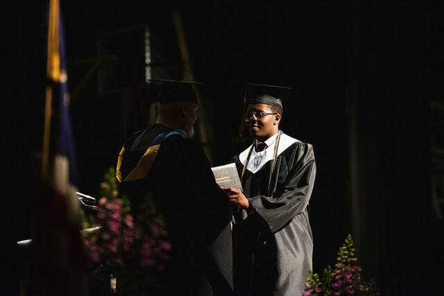 5112209_web1_vnd-valleygrads7-060322