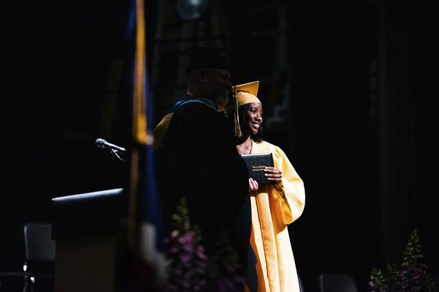 5112209_web1_vnd-valleygrads8-060322