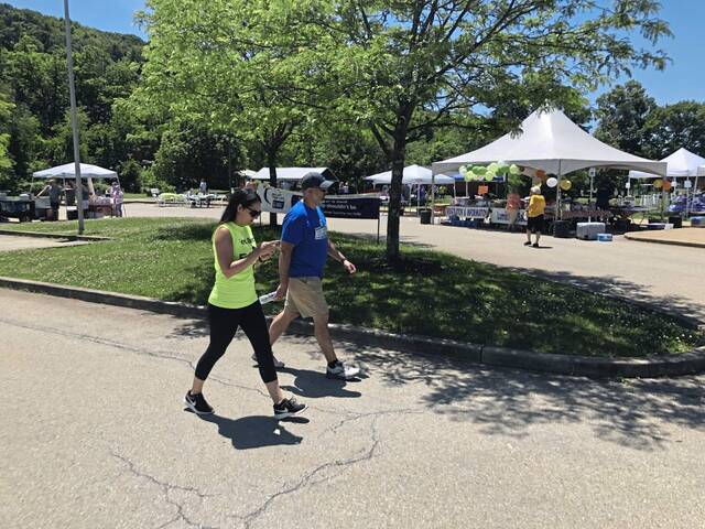 5113848_web1_Cancer-relay-walkers-Shannon-and-Marc-Lippa