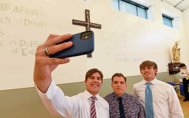 5116268_web1_vnd-stjoegrads-060422
