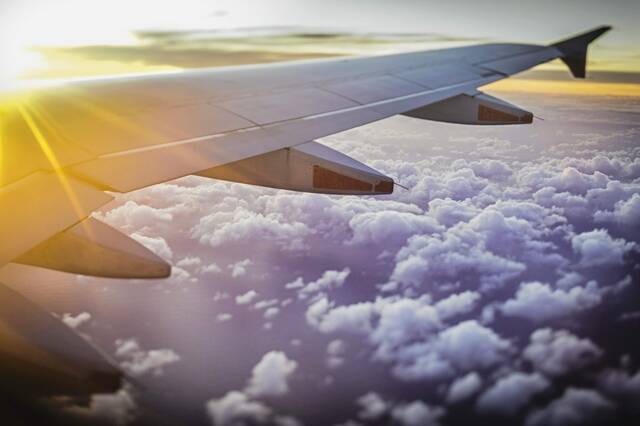 5118944_web1_web-airplaneA