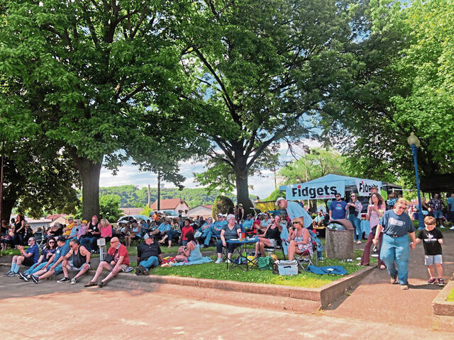 5121685_web1_vnd-rockinroosevelt3-060622