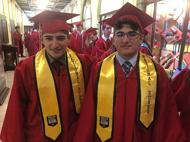 5122457_web1_HER-FCASDgraduation5-061622