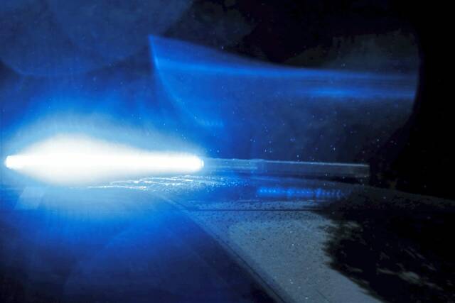 5123169_web1_WEB-police-lights-D