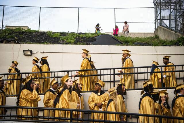 5124465_web1_te-gatewaygraduation1-060922