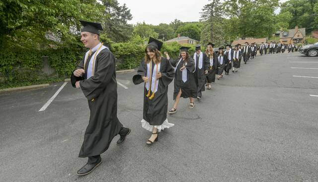 5127857_web1_sew-QVgraduation-061622