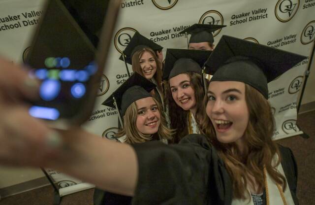 5127857_web1_sew-QVgraduation2-061622