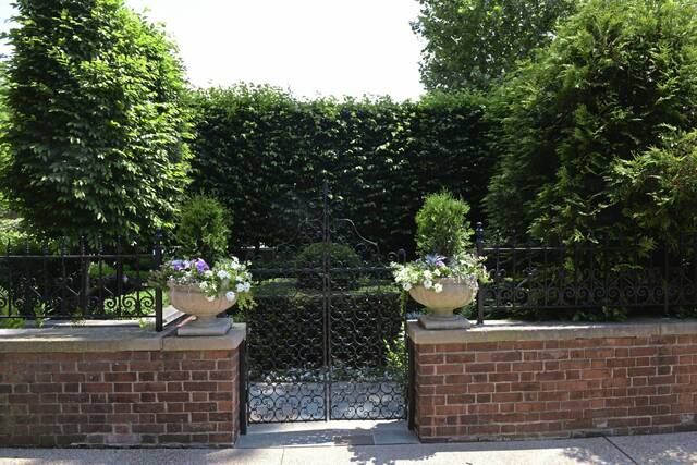 5130088_web1_SEW-GardenTours116-060222