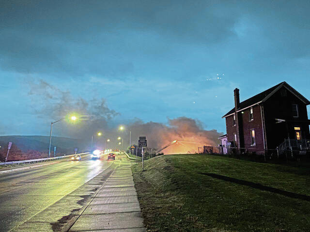 5130382_web1_gtr-DerryFire-060822-1