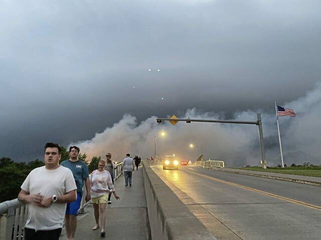 5130382_web1_gtr-DerryFire-060822-3