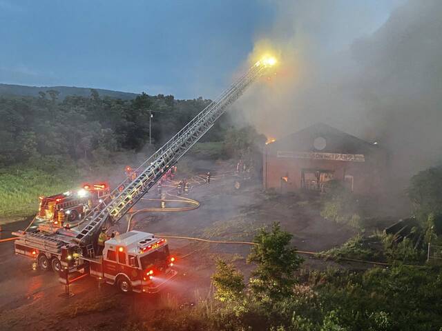 5130382_web1_gtr-DerryFire-060822-6