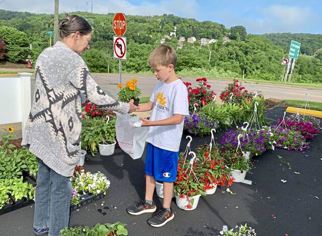 5131970_web1_vnd-tarentumfarmmarket-060922--4-