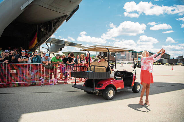 5143327_web1_gtr-airshowone11-061222-