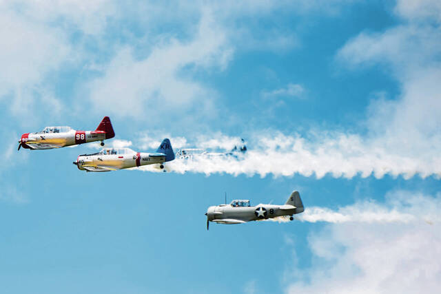 5143327_web1_gtr-airshowone9-061222-