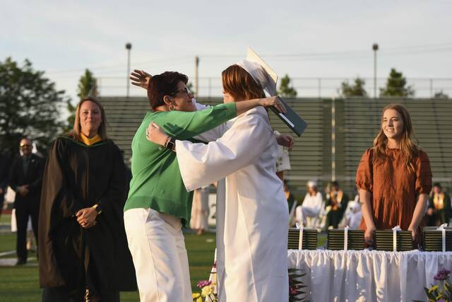5147341_web1_pcj-PRgraduation006-062322