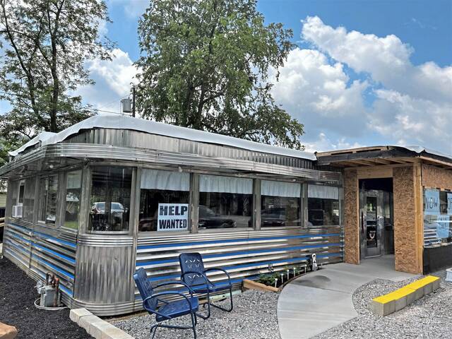 5147662_web1_vnd-DollysDiner-061422