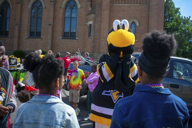 5165374_web1_ptr-juneparade1-061922