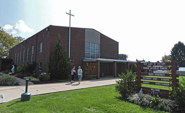 5183806_web1_Parishioners-attend-noon-mass-at-Our-Lady-of-Victory-Church-in-Springdale.-Tuesday-Sept-19,-2017.