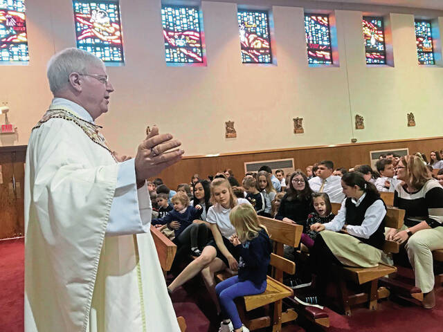 5183806_web1_vnd-catholicschoolmass-1