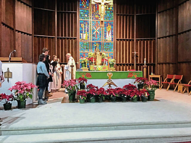 5183806_web1_VND-CATHOLICSCHOOLMASS-4