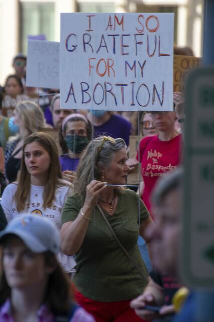 5185174_web1_ptr-roevwadeprotest4-062522