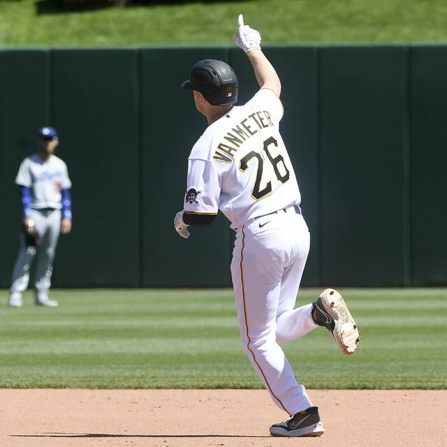 5188313_web1_ptr-BucsDodgers02-051222