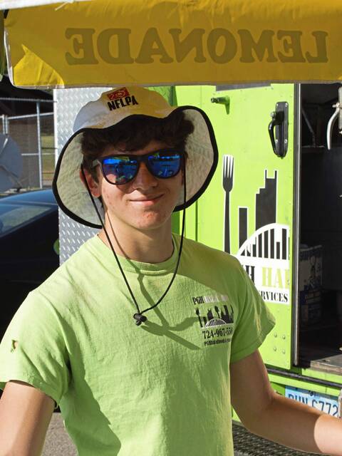 5200348_web1_hj-foodtruckday-070722-2