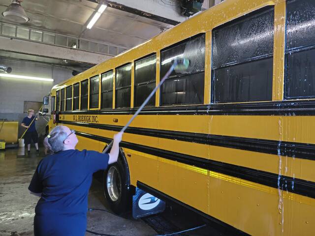 5206078_web1_vep-bus75years3-071122