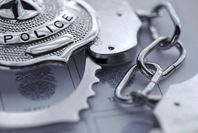 5213762_web1_web-handcuffspolice