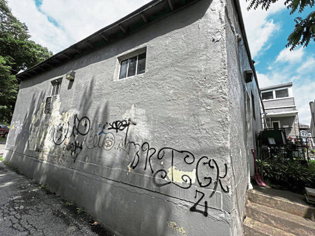 5218834_web1_vnd-GraffitiVandals-070822